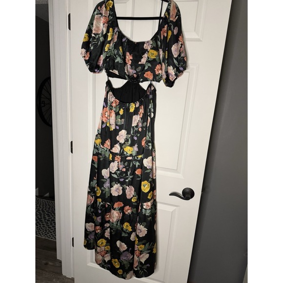 Vici Cambria Satin Floral Puff Sleeve Maxi Dress W Cut Out Sides Xl Black - Picture 2 of 2